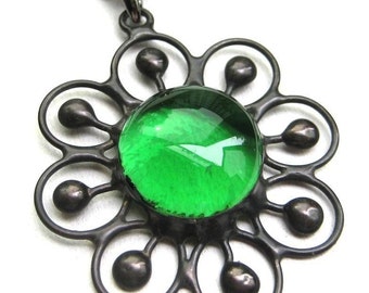 Vintage style glass gem pendant (722)