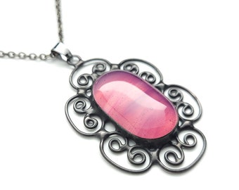 Vintage style rose pink glass gem pendant (v3)