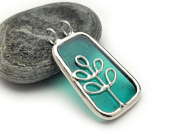 Green leaves stained glass pendant A407