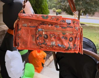 Sac à langer et panier de rangement pour poussette inspirés du désert de Cars | Organisateur des parcs Disney | Sac de voyage pour bébé Route 66 | Indispensable pour les parcs d'attractions | PRÊT À ÊTRE EXPÉDIÉ