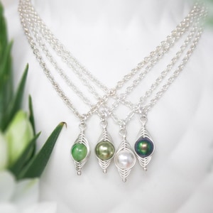 Gift New Mom, Mothers Day Gift, Peas In A Pod, Sweet Pea Necklace, Unique Jewelry, Meaningful Present For First Time Parents