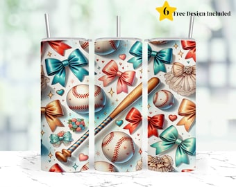 Puede incluir: Tres vasos aislados blancos con diseños de béisbol. Cada vaso presenta pelotas de béisbol, bates y lazos en verde azulado, coral y dorado. El texto "Free Design Included" está en la esquina superior derecha.