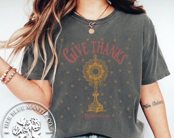 Give Thanks Monstrance Catholic Shirt for Women, Fall Catholic Comfort Colors TShirt, Eucharist Gift Tee for Mom Daughter Sister, Bible Tee