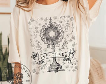 Monstrance Catholic Shirt for Women, Eucharist Give Thanks Fall Catholic TShirt, Monstrance Gift for Mom Daughter Sister, Autumn Religious