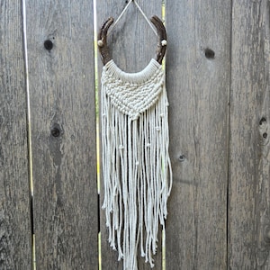 Makrama, dekoracja ścienna w kształcie podkowy na szczęście