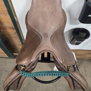 Custom length grab / wither strap