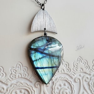 A través de los árboles, Labradorita, Plata fina, Collar de piedras preciosas de plata de ley oxidada, erinelizabeth