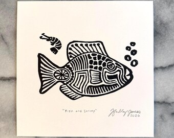 Grabado original en linóleo sobre papel con diseño de peces y camarones, 6 x 6 pulgadas, sin marco.