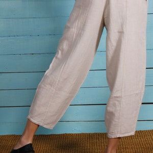 Pantalones cortos de lino natural imagen 2