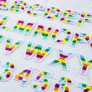 Parche de letras personalizado con fuente de colores del arco iris, parche de número, parche para planchar, parche bordado, parche del alfabeto, parche con nombre,