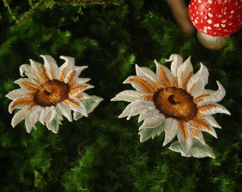 white sunflower patch, daisy patch, chrysanthemum patch, iron on patch, embroidered patch, applique, iron on clothing labels,