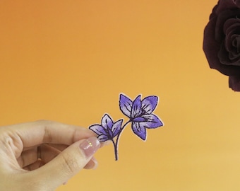 paarse zelfklevende bloemenpatch, leliepatch, opstrijkbare patch, geborduurde patch, appliqué, opstrijkbare kledinglabels,