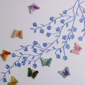 Un conjunto de 9 parches, flor de cerezo azul, flor de ciruelo, mariposas, parches para planchar, parches bordados, apliques, parches por conjunto