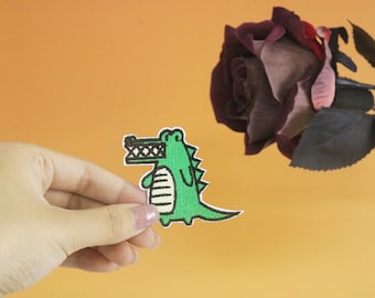 cute comic crocodile patch, iron on patch, embroidered patch, applique, iron on clothing labels,