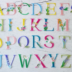 parche de letras personalizadas de fuente floral, parche de letras de flores, hierro en parche, parche bordado, parche de alfabeto, parche de nombre,