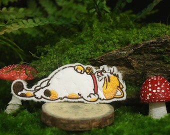 cute furry stick on sleeping cat patch, iron on patch, embroidered patch, applique, iron on clothing labels,