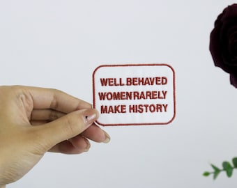 Goed opgevoede vrouwen schrijven zelden geschiedenis, opstrijkbare patch, geborduurde patch, appliqué, opstrijkbare kledinglabels,