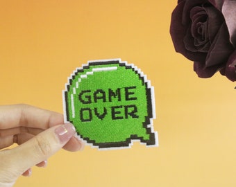 naszywka z napisem „koniec gry”, naszywka z napisem „gra”, naszywka do prasowania, naszywka haftowana, aplikacja, naszywki do prasowania na ubraniach,