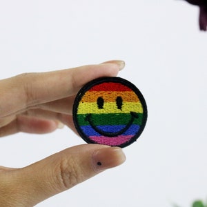toppa emoji arcobaleno, colorata, toppa stirabile, toppa ricamata, applique, etichette per indumenti stirabili,