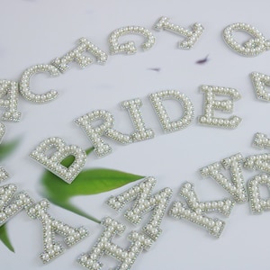 parche de letras de perlas de color láser, perlas de diamantes de imitación, letras de perlas, letras del alfabeto, parche de letras de pegamento en perlas, parche de hierro, para novia