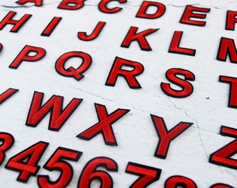 rode letters patch, gepersonaliseerde letters patch, nummer patch, opstrijkbare patch, geborduurde patch, alfabet patch, naam patch,