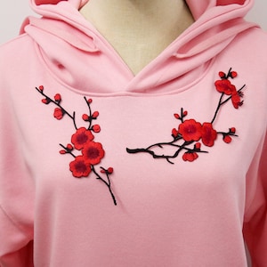 赤い桜のワッペン、花のワッペン、アイロンワッペン、刺繍ワッペン、アップリケ、アイロンで貼れる衣類ラベル、