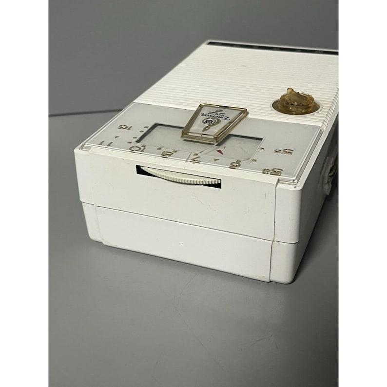 Vintage Emerson 988 "Rambler" Neva Break Pocket Radio - White- Kind Of Works image 5