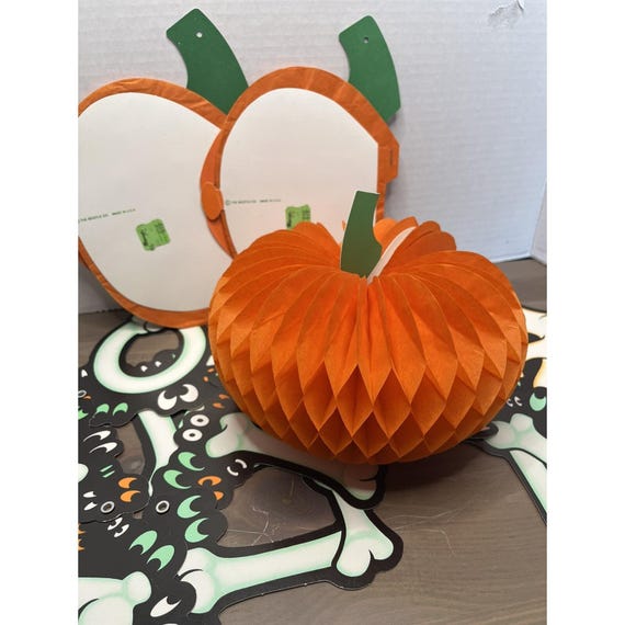 Beistle Halloween Garland Decoration & Honeycomb Pumpkins 80s 1981 Vintage Decor