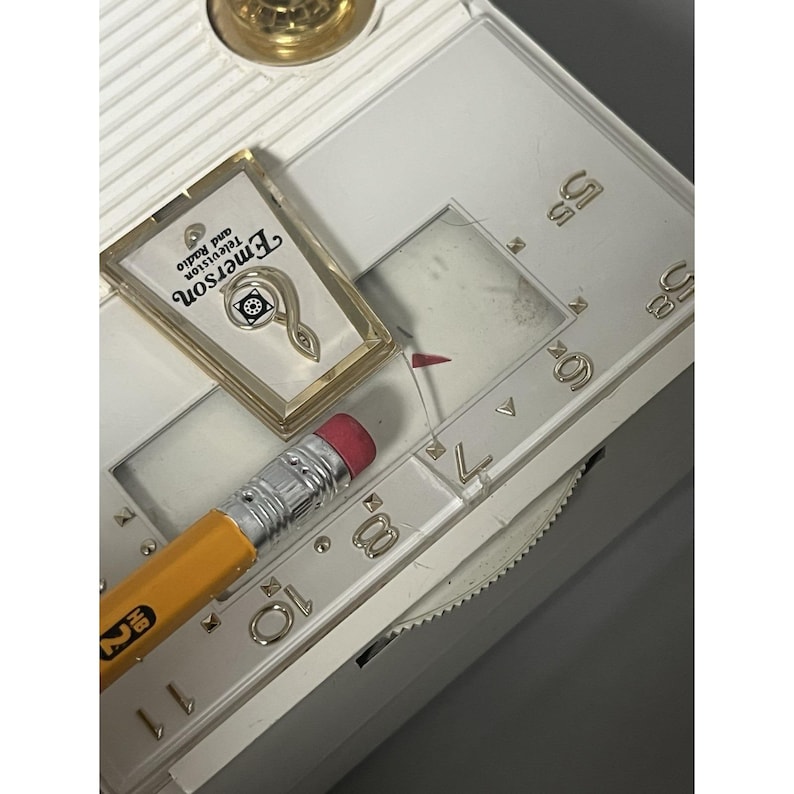 Vintage Emerson 988 "Rambler" Neva Break Pocket Radio - White- Kind Of Works image 8