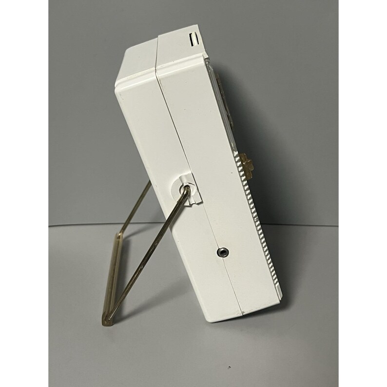 Vintage Emerson 988 "Rambler" Neva Break Pocket Radio - White- Kind Of Works image 4