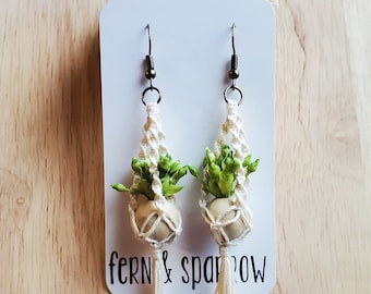 Pendientes colgantes de macramé en miniatura