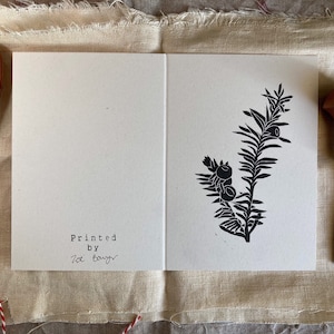 Biglietto di auguri con stampa linoleografica a foglia di tasso stampata a mano