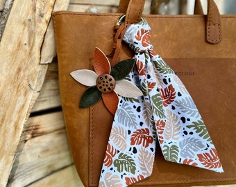 Conjunto de regalo de encanto de bolso de primavera - Encanto de bolso de flores terrosas y bufanda para mamá, graduado, cumpleaños, maestros