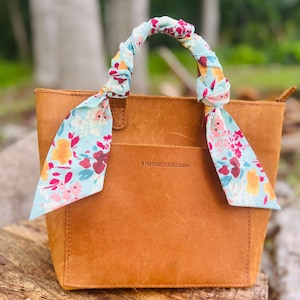Bufanda fina con estampado floral de acuarela en azul para bolso, diadema, lazo o banda para sombrero.