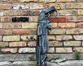 Gnasher Gears of War Cosplay Prop / Life Size Replica / High Quality 3D Printed Hand Painted Item