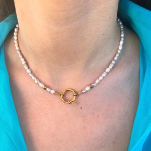 Handcrafted women&#39;s necklace with natural white pearls