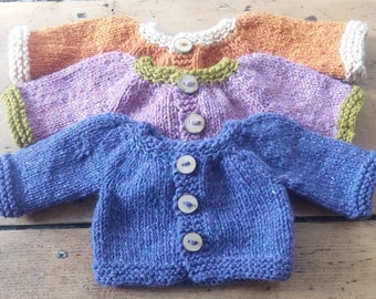 Modello di maglia - Cardigan per bambola da 16"