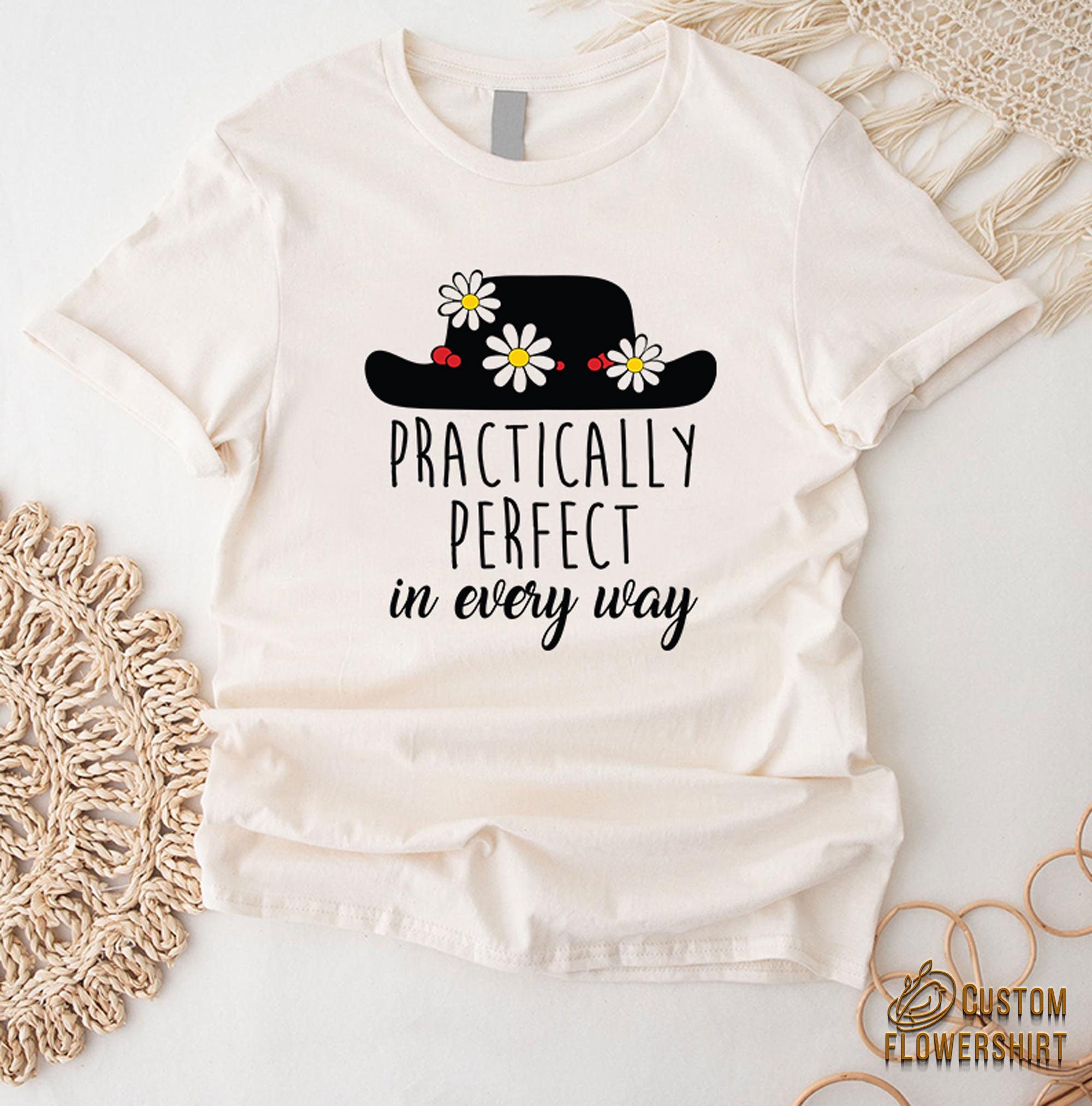 (メリー・ポピンズ) Mary Poppins オフィシャル商品 レディース Practically Perfect In Every Way トレーナー 長袖 トップス Disney Mary Poppins Shirt, Practically Perfect in Every Way