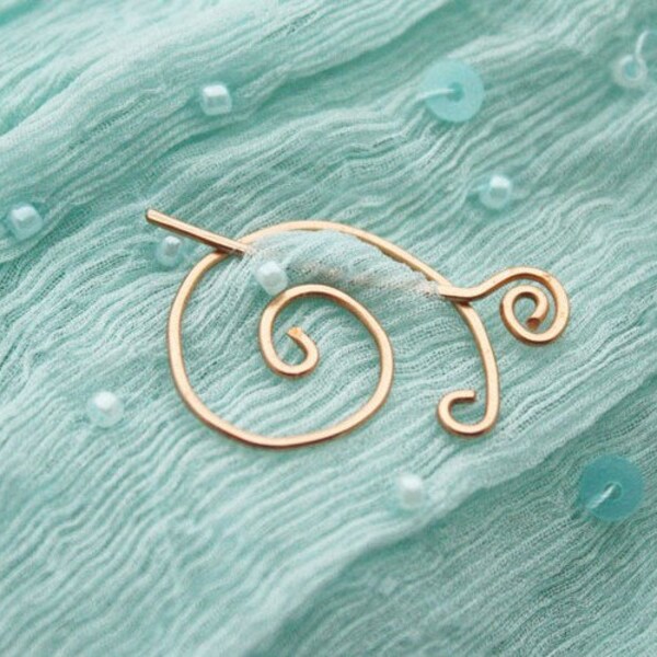 Spiral miniature shawl pin