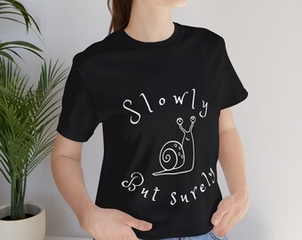 Langzaam maar zeker slak minimaal T-shirt, minimalistisch T-shirt, minimalistisch shirt, minimaal shirt, levensstijl, cadeau voor minimalistische mensen