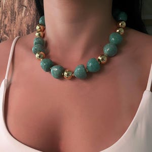 Collier pierre verte, collier de perles vert jade doré, collier de perles de luxe émeraude phosphorescent