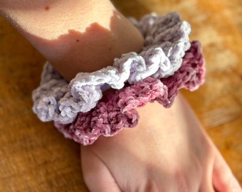 Crochet scrunchie