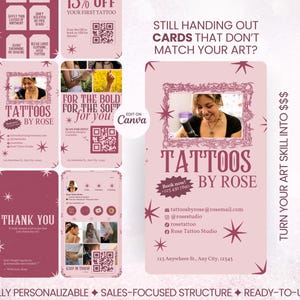 Könnte beinhalten: Rosa und bordeauxfarbene Visitenkarten für ein Tattoo-Studio. Die Karten zeigen ein Foto einer Frau, den Studio-Namen "Tattoos by Rose" und Kontaktinformationen. Die Karten enthalten auch QR-Codes und Text wie "15% Rabatt auf dein erstes Tattoo".