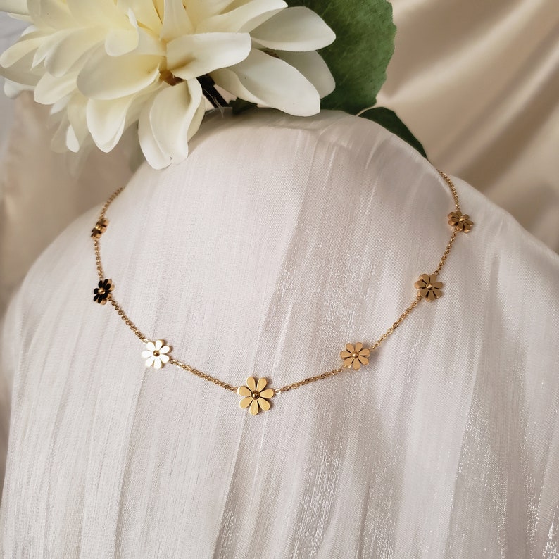 Satellite Daisy Necklace, 18k Gold Station Flower Cluster Bloom Floral ...