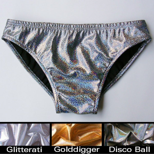 Bañador tipo braguita de talle bajo para HOMBRE en holograma plateado, dorado y con purpurina plateada y bola de discoteca