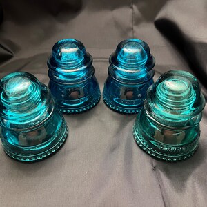 Vintage HEMINGRAY 42 Glass Telegraph Insulators (2-Blue/2-Green) - LOT