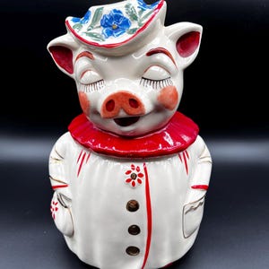 Retired/Vintage - Shawnee Pottery WINNIE PIG (Smily Pig) Cookie Jar (Red Collar, Gold Buttons, Blue Floral), c.1940&#39;s