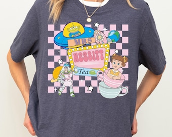 Frau Nesbitts Teehaus Shirt, Disney Toy Story Shirt, Toy Story Teehaus Shirt, Infinity und darüber hinaus 1993 Shirt, Buzz und Alien Reise T-Shirt