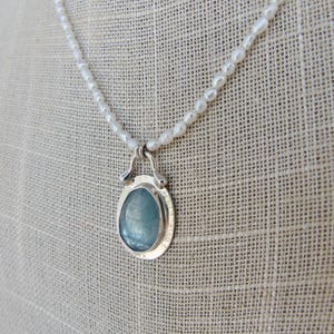 Aquamarin und Perlen Halskette – Sterling Silber Anhänger – facettierter Aquamarin an Süsswasserperlenkette