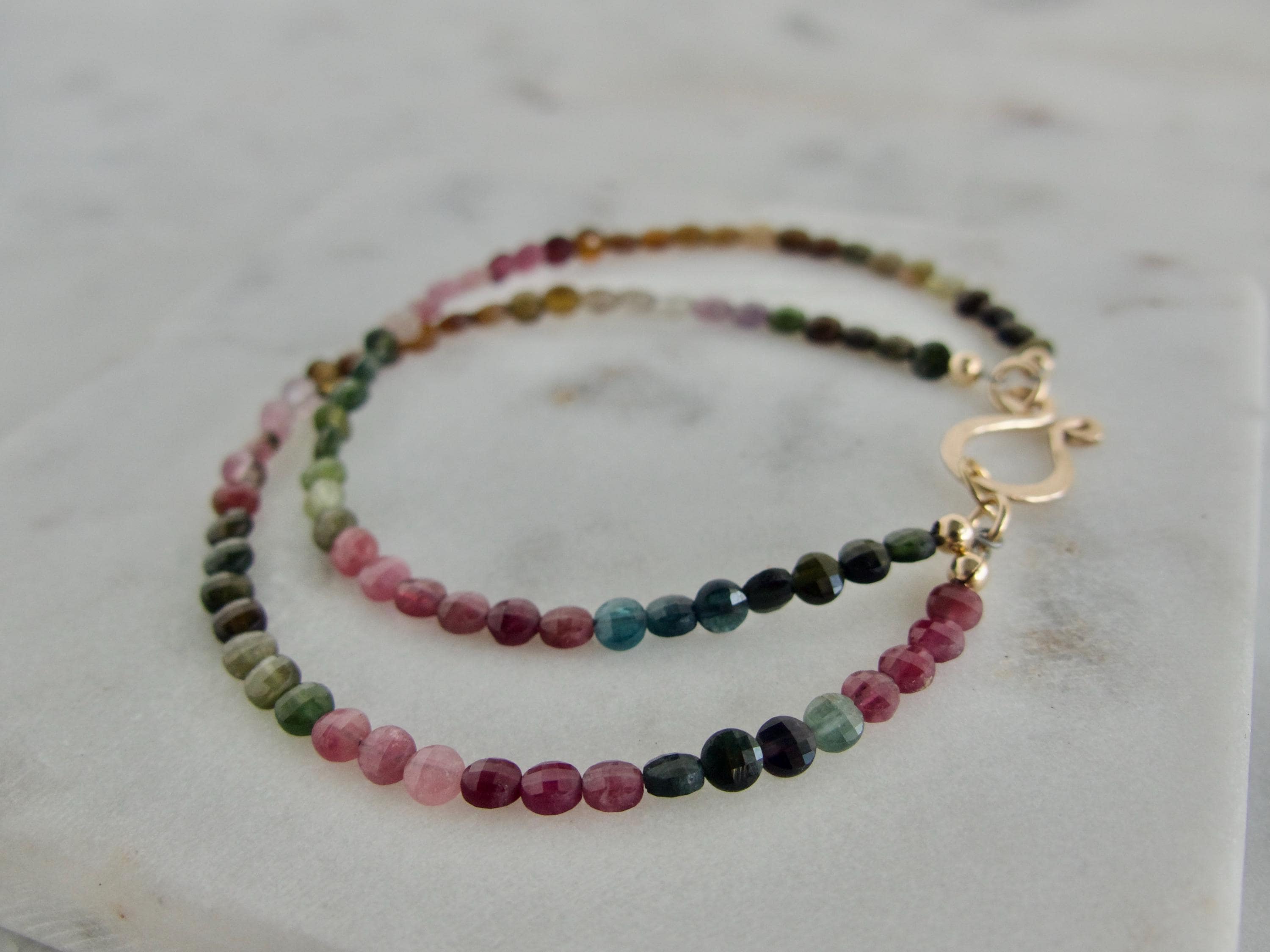 ダブルストランドトルマリンブレスレット – マルチカラーファセット